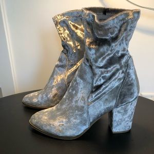 Silver velvet stacked heel bootie w stretch ankle
